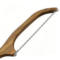 Couteau à pain en acier inoxydable dentelé pour la découpe du pain au levain, des toasts et des pains artisanaux, avec manche en bois