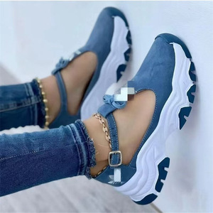 รองเท้าวิ่งผู้หญิงไซส์ใหญ่รุ่นใหม่ปี 2026 สไตล์ยุโรปอเมริกา ปิดเชือกผูกโบว์ หนัง PU แบบโปร่ง พื้นยางทนทาน สีเขียวอมฟ้า - Product Image 2