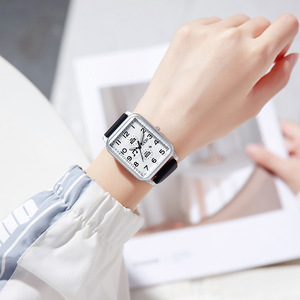 นาฬิกาควอตซ์กันน้ำสำหรับผู้หญิงนักเรียนสีลูกกวาดนาฬิกากันน้ำ - Product Image 1