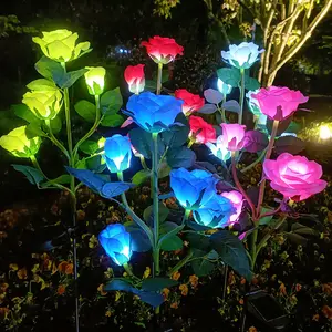 2024 nuevo diseño al aire libre con energía Solar jardín paisaje 3 5 cabezas Led Rose Stake jardín flor luces para césped decoración de jardín