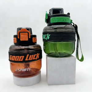 Bouteille d'eau en plastique Tritan réutilisable anti-fuite sans BPA pour le sport et les aventures en plein air - Product Image 4