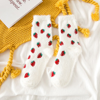 En stock hiver mignon chaussettes floues corail polaire fruits équipage chaussettes intérieur sol dormir filles chaussettes chaudes pour les femmes