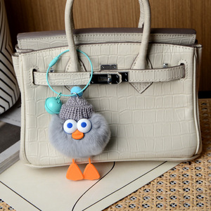 Moda lindo patito feo muñeco de peluche bolsa encanto coche llavero lindo Animal bola de peluche Pom llavero campana llavero regalo - Product Image 3