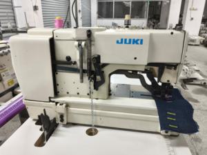 <span class=keywords><strong>Machine</strong></span> à coudre industrielle à boutonnières <span class=keywords><strong>JUKI</strong></span> LBH-781 d'<span class=keywords><strong>occasion</strong></span>, 90% neuve - Product Image 5