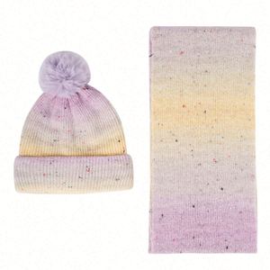 Gorros de Punto Cálidos de Invierno Personalizados al por Mayor, Gorro con Pompón en Degradado de Color, Juego de Gorro y Bufanda con Logotipo Personalizado - Product Image 1