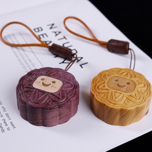 Adorno de madera con forma de pastel de luna Reunion Doll, color violeta ciprés, regalo para mujeres - Product Image 1