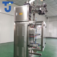 Machine d'emballage multifonctionnelle pour scellage à 4 côtés des aliments liquides pour la salade, le yaourt et la sauce au miel. Sachets pour l'emballage des aliments.
