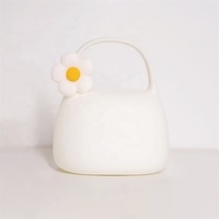 Mini bolso de silicona blanco cálido de noche LED portátil, diseño de batería AAA, control táctil para aplausos para cumpleaños y hogar