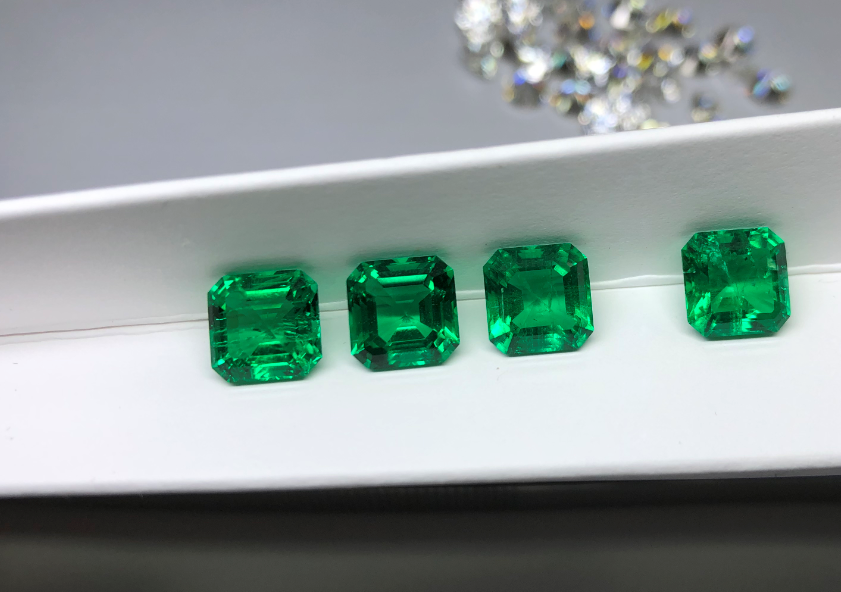 สีเขียว