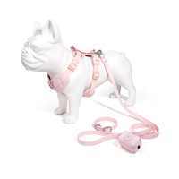 Harnais pour chien réglable anti-traction en PVC imperméable couleur unie avec logo personnalisé, collier, laisse et distributeur de sacs à déjections, ensemble assorti 4 pièces