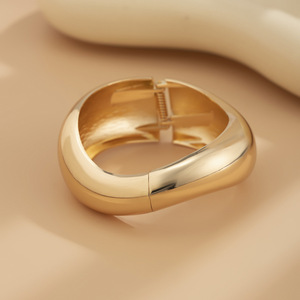 Brazaletes abiertos de onda Irregular a la moda, brazalete para mujer, brazalete minimalista de Metal pesado dorado, regalos de joyería nuevos - Product Image 5