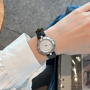 Montre pour femme de style niche, montre à quartz ronde, simple et élégante, bracelet en cuir - Product Image 3