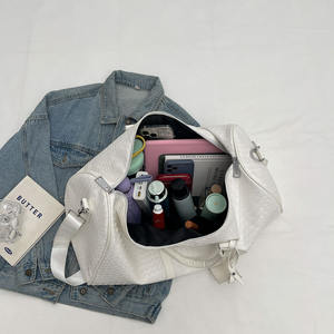 กระเป๋าเดินทางทรงดัฟเฟิลขนาดใหญ่ ดีไซน์ทันสมัย ใช้ได้ทั้งชายและหญิง  กระเป๋าถือสำหรับวันหยุดสุดสัปดาห์  วัสดุหนัง PU สีดำ กันน้ำ ทนทาน  ปิดด้วยซิป  ทันสมัย - Product Image 5