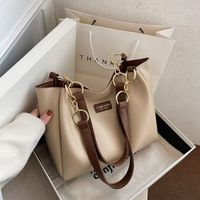 Sac à bandoulière de style français populaire pour femmes, élégant, polyvalent, luxe léger, sac fourre-tout grande capacité pour les trajets quotidiens