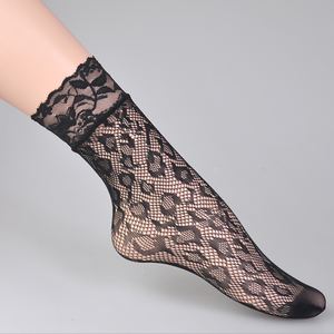 5 जोड़ी पतली शीयरपारदर्शी मोजे महिलाओं के फीता को साफ टखने के मोजे से देखा, काले टखने की गर्मियों में साफ फीता मोजे - Product Image 4