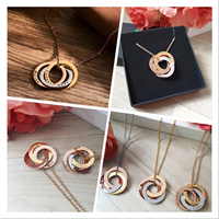 Nouveaux arrivages Collier anneau cercles imbriqués personnalisé Collier anneau de mariage russe Collier triple anneau Collier en acier inoxydable