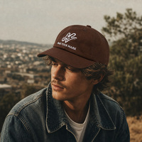 Flache 6-Panel-Kappe mit grünem Unterkanten, 5,5 cm kurzer Schirm, besticktem individuellem Logo, unstrukturierte Baseballkappe für Skateboard