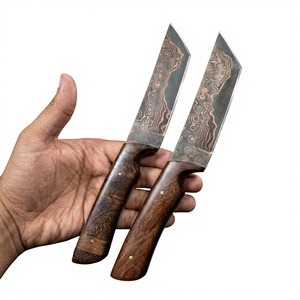 Cuchillo de Hoja Fija de Acero Damasco y Cobre con Mango de Madera, Personalizable, para Caza, Camping y Supervivencia - Product Image 1