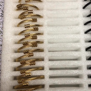 Chine Simple 18K Plaqué <span class=keywords><strong>Or</strong></span> Argent Noir <span class=keywords><strong>bracelet</strong></span> <span class=keywords><strong>en</strong></span> acier inoxydable inoxydable Fil Torsadé Fil <span class=keywords><strong>Bracelet</strong></span> - Product Image 2