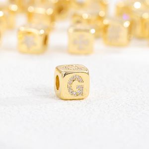 Collier pendentif dés en cuivre et zircon plaqué <span class=keywords><strong>or</strong></span> 18 carats, accessoires, cube, perle lettre anglaise 26 - Product Image 3