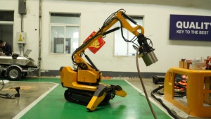 高精細カメラ付き自動バランシング油圧脚ディーゼルエンジン駆動ロボット解体機 - Product Image 2