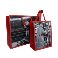 Sac en papier d'art blanc de luxe pour faire du shopping Sacs cadeaux avec logo personnalisé pour vêtements Parfum Chaussures avec ruban Accessoire Impression numérique