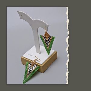 Boucles d'oreilles pendantes bohèmes personnalisées uniques plaquées or 24 carats, commande en gros disponible - Product Image 1