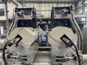 Scie à découper à double tête WEIKE CNC 550 mm pour l'usine de fabrication de portes et de fenêtres, usine industrielle pour l'aluminium - Product Image 3