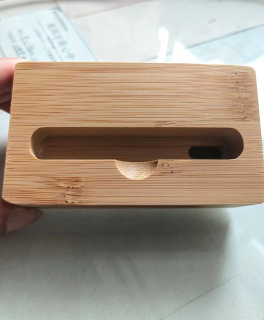 Customized Bamboo Hot Sale Loud Wooden Speaker for Most Smartphone Mini Portable Mobile Phone Stand Mini Amplifier