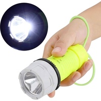 Linterna LED Sumergible a Prueba de Agua con 3 Pilas AA, Linterna de Mano Subacuática con Cordón para Buceo, Pesca y Actividades al Aire Libre