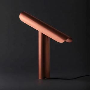 Lámpara <span class=keywords><strong>de</strong></span> <span class=keywords><strong>mesa</strong></span> minimalista moderna para dormitorio, comedor y estudio, faro decorativo personalizado con fuente <span class=keywords><strong>de</strong></span> alimentación <span class=keywords><strong>de</strong></span> CA - Product Image 2