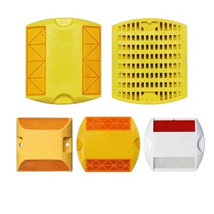 Les fabricants fournissent des panneaux routiers en plastique compressible résistants à l'usure de Fujian, des marques de passage souterraines unilatérales et bilatérales. - Product Image 1