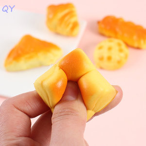 Porte-clés pendentif mini pain de simulation QY PU, jouet amusant en forme de pain français, croissant et pain ananas - Product Image 3
