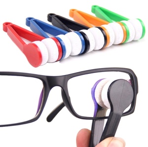 Limpiador <span class=keywords><strong>de</strong></span> lentes <span class=keywords><strong>de</strong></span> llavero ABS promocional, práctico limpiador <span class=keywords><strong>de</strong></span> gafas con tipo llavero - Product Image 1