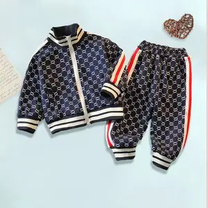 Jungsets neue Buchstabenmusteranzug Sportbekleidung Herbst Winter Jungs zweiteiliges Baby-Oberbekleidung für britischen Stil