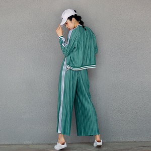 2020 automne Nouvelle Hong Kong Style Rétro <span class=keywords><strong>Chic</strong></span> Rayure Mouvement Plissée Deux Ensemble pour Les Femmes - Product Image 3