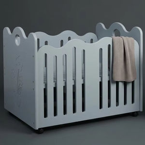 Cuna de Madera Ajustable de 3 Niveles, Madera de Abeto Europeo, Cama para Bebé, Color Gris Claro, Estructura Desmontable, para Guardería - Product Image 1