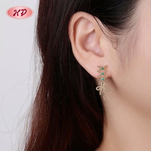 Boucles d'oreilles pendantes élégantes avec nœud en ruban et zircone transparente, fournisseur de bijoux en laiton, Pendientes De Lazo Con Circonia Blanca - Product Image 4