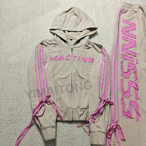 Conjunto de Chándal Personalizado para Mujer con Sudadera con Capucha y Cremallera, Parche Bordado, y Pantalones Acampanados de Sudadera con Lavado Ácido y Efecto Desgastado - Product Image 4