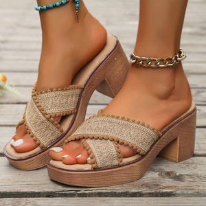 รองเท้าแตะส้นกลางแบบสายไขว้สำหรับผู้หญิง รุ่นใหม่ล่าสุดสำหรับฤดูร้อน ผ้า ไซส์ใหญ่ ฟรีไซส์ - Product Image 1