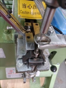 Rivetage automatique en métal petit oeillet presse œillet/sac/machine à chaussures oeillet machines de rivetage - Product Image 4