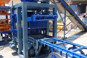 Mesin bata blok berongga/mesin pembuat blok Paving/mesin bata blok beton/mesin bata blok hidrolik Motor (QT4-26) - Product Image 3