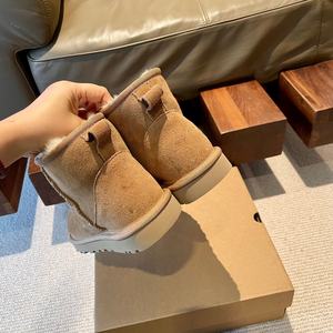 Nouvelles bottes classiques personnalisées de luxe pour l'automne/hiver, offrant chaleur, durabilité et résistance au glissement, idéales pour les activités décontractées en extérieur. - Product Image 2