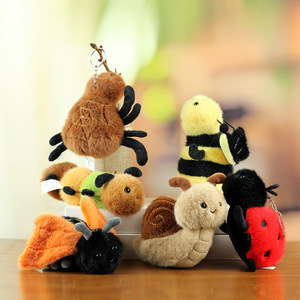 Venta al por mayor a granel Mini insecto llavero lindo oruga Caracol <span class=keywords><strong>mariquita</strong></span> polilla <span class=keywords><strong>araña</strong></span> peluche llavero abeja llavero para mochilas regalos - Product Image 1
