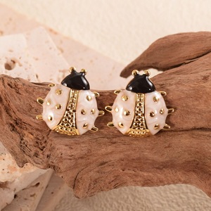 Boucles d'oreilles clous élégantes en acier inoxydable plaqué or pour femme, motif <span class=keywords><strong>coccinelle</strong></span>, avec cercle enroulé, accessoire cadeau - Product Image 4