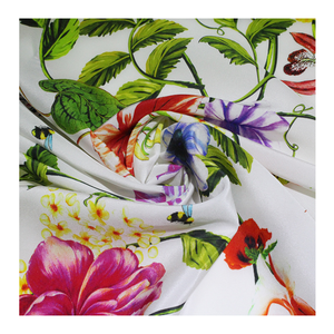 Tissu en crêpe <span class=keywords><strong>de</strong></span> <span class=keywords><strong>soie</strong></span> pure italienne à impression numérique pour écharpe ou vêtement - Product Image 1