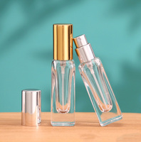 Mini flacon de parfum en verre carré de 8 ml avec col serti et bouchon en aluminium noir