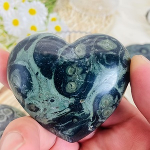 Venta al por Mayor de Piedras Talladas en Forma de Corazón con Ojo de Pavo Real Natural, Regalo Perfecto para Navidad, Halloween, Pascua, Acción de Gracias - Product Image 1