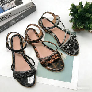 <span class=keywords><strong>Sandalias</strong></span> planas de leopardo de talla grande para mujer, calzado de moda al por mayor 2026 - Product Image 2