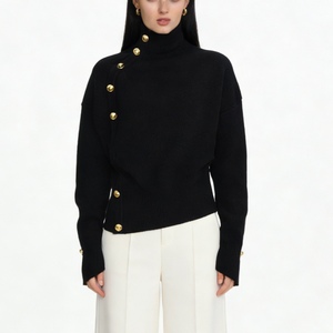 Pull en maille à col roulé pour femme - Détail boutons dorés, coupe ample, tendance - Product Image 3